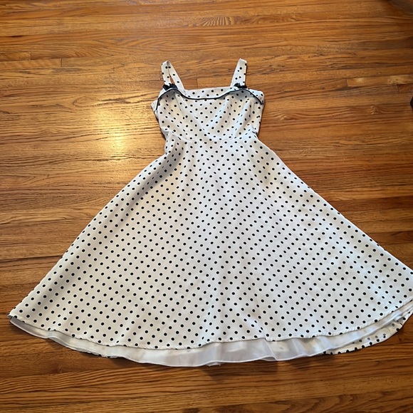 Adorable Dress-Small- White with Black Polka Dots & Bow-Great Preowned Condition - Picture 8 of 14